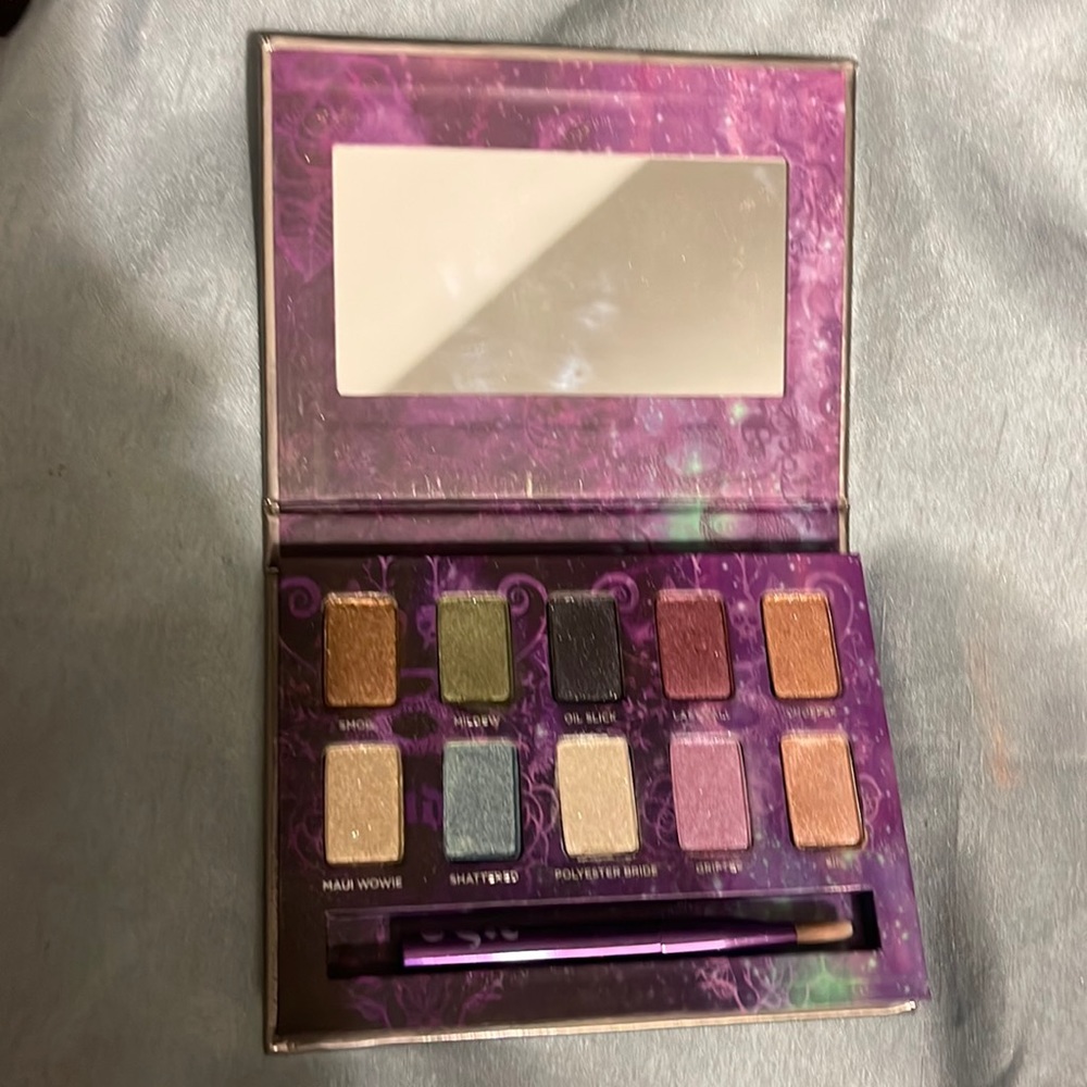 NO LONGER SOLD LE Urban Decay Ammo palette (2013) w/ skull cover